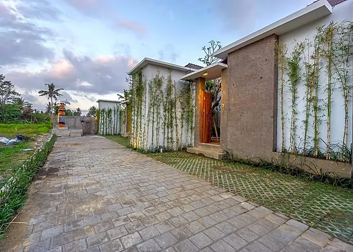 Hotel Lavani